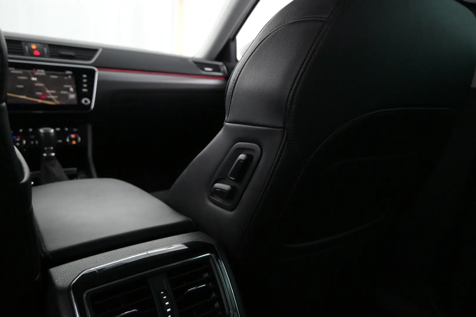 Car Image - 10NYLuMF3T2dVnSkDqeNfB