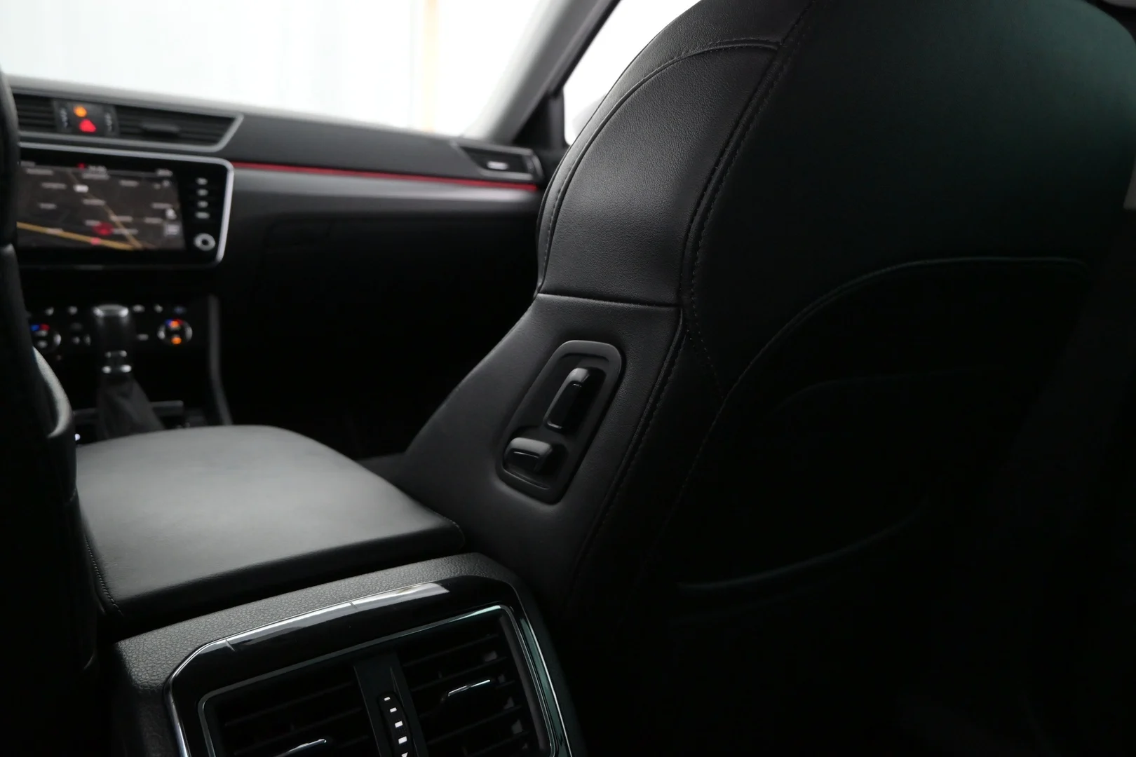 Car Image - 10NYLuMF3T2dVnSkDqeNfB