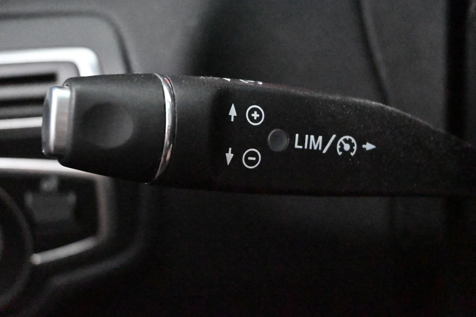 Car Image - KcEZSq5K9RAl0XelBfDXv