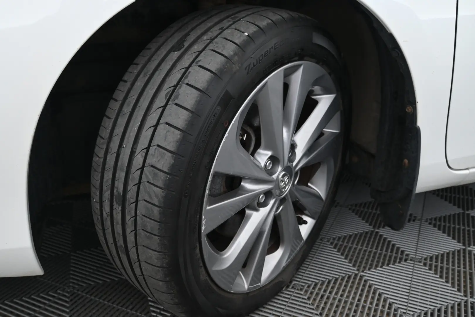 Car Image - 5LCSmJhfE3urabxKnWTZrY