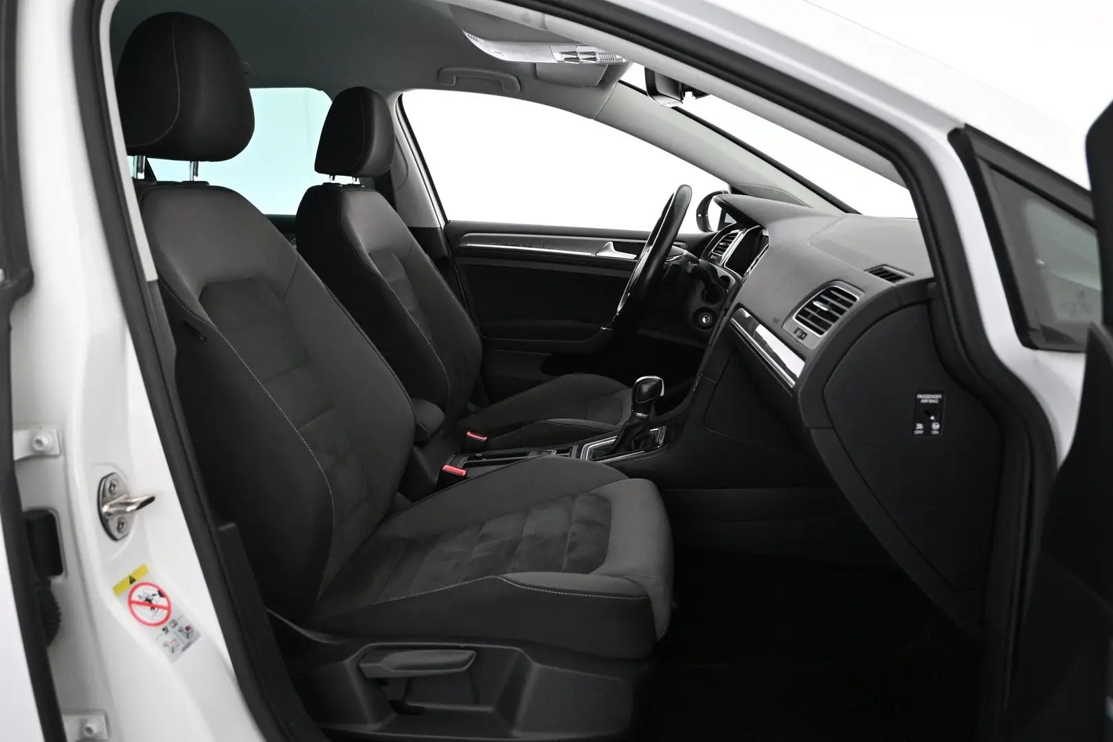 Car Image - 3xc09QO6xg85KbtzEDsQrM