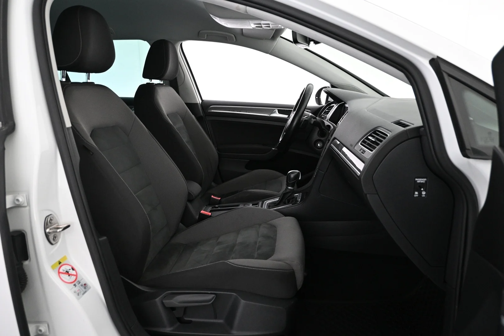 Car Image - 3xc09QO6xg85KbtzEDsQrM