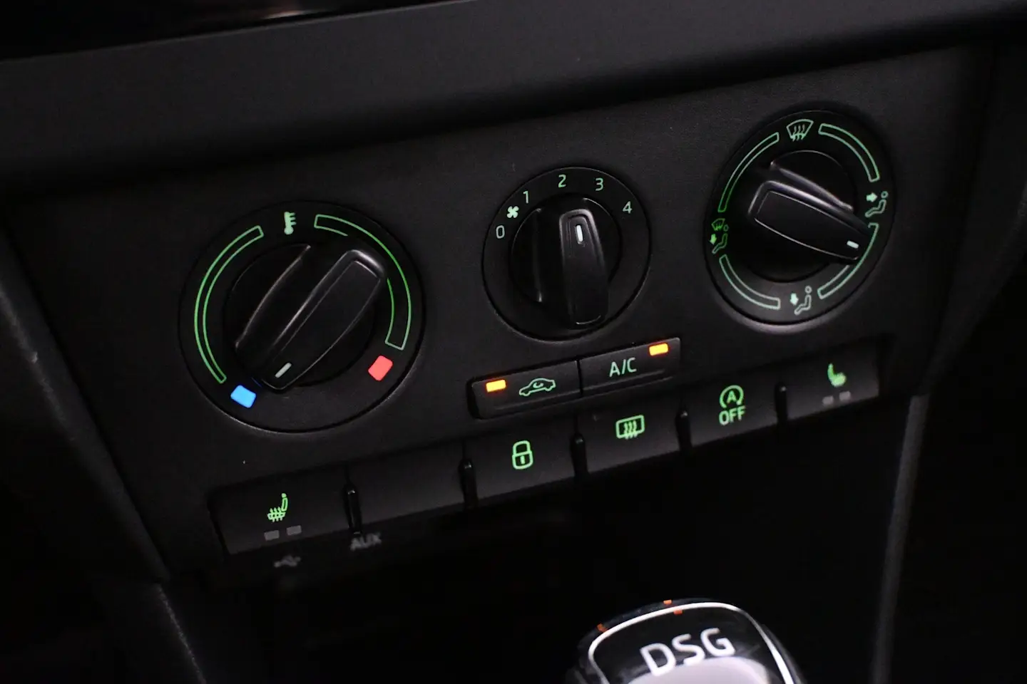 Car Image - 1D34ZAAwjsxXdBbAvON86x