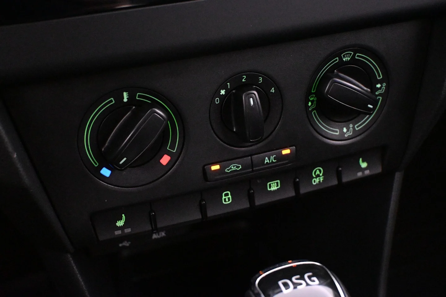 Car Image - 1D34ZAAwjsxXdBbAvON86x