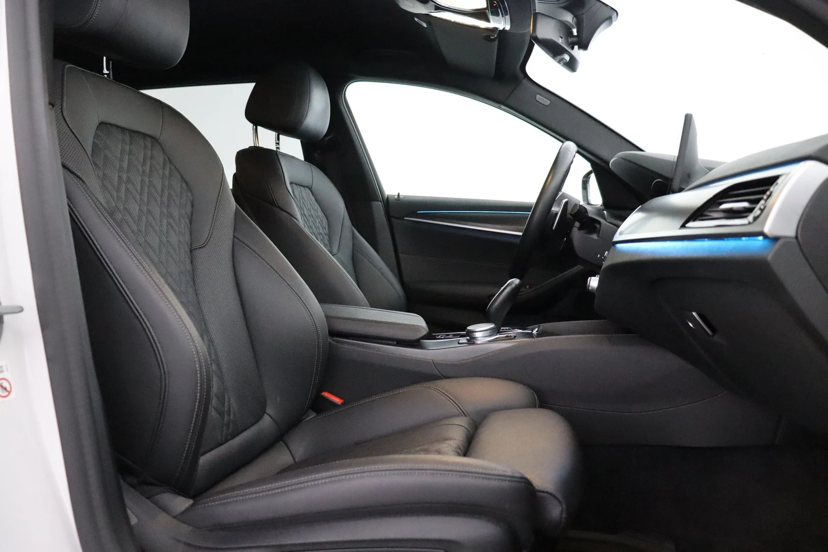 Car Image - jqY98CY9i0dpTX97OnLuR