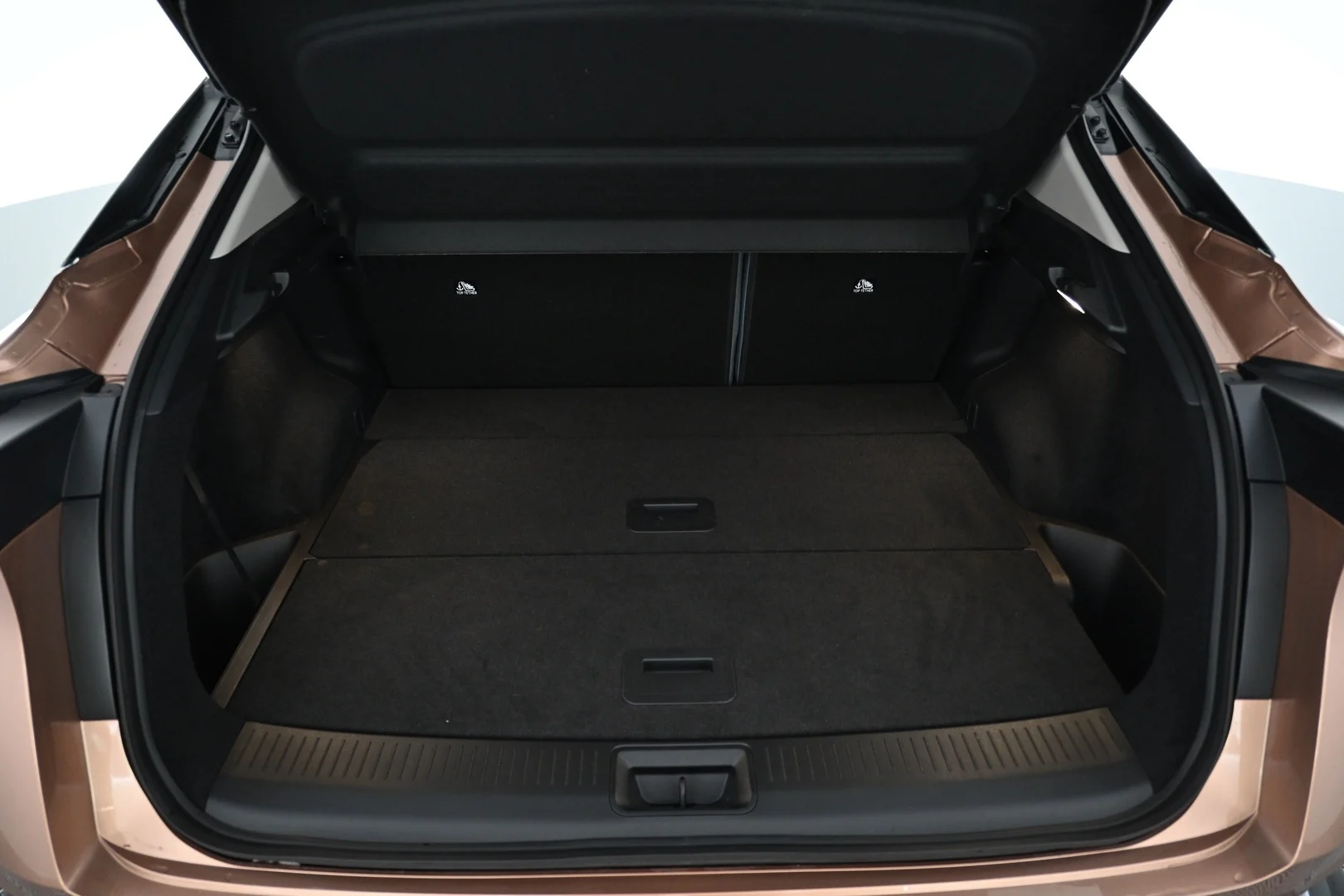 Car Image - 18UjTnLHSFbwKCLdXeIwFg