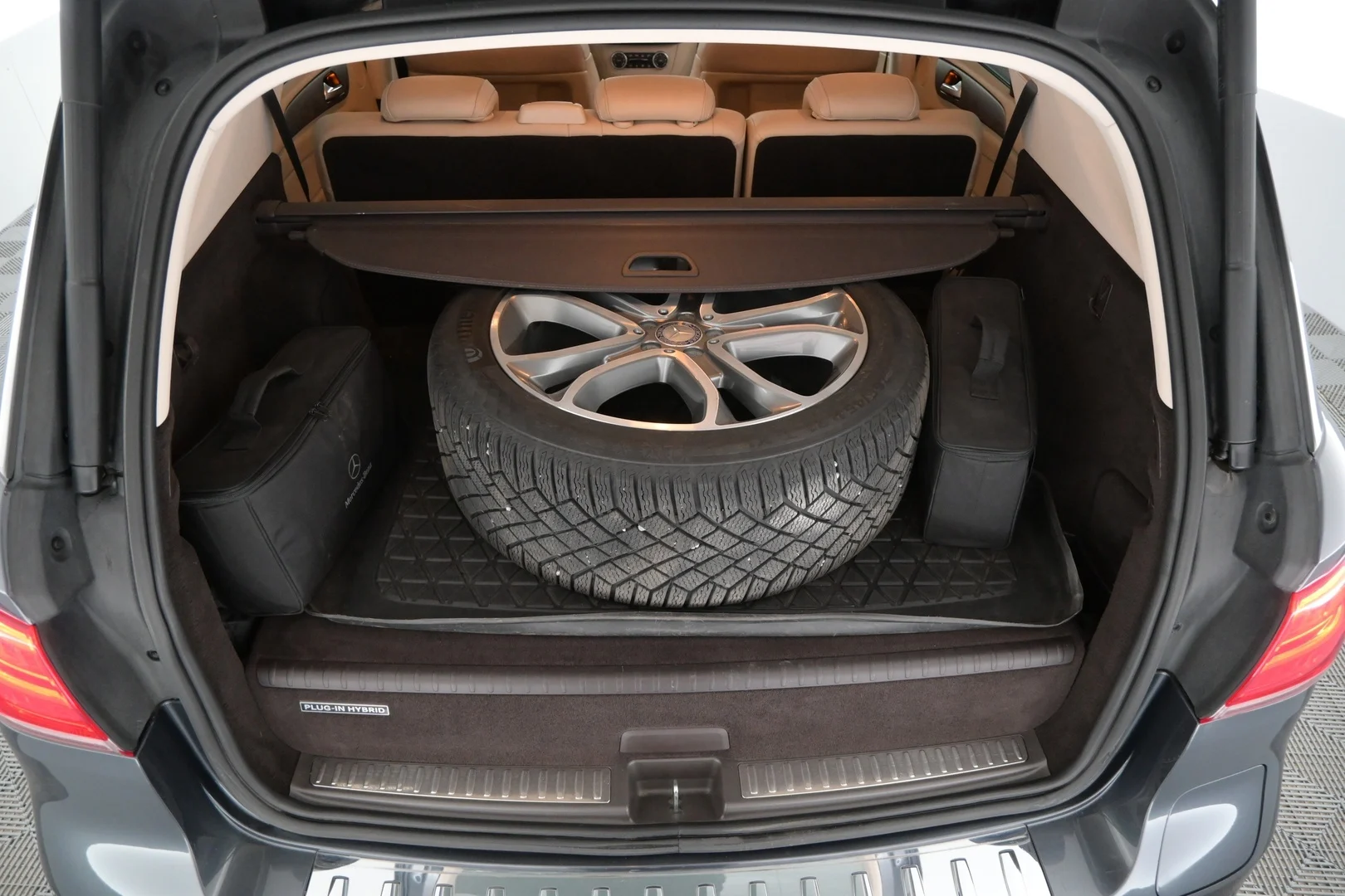 Car Image - 2QhEJfl5J3HzsHCX3ubMQO