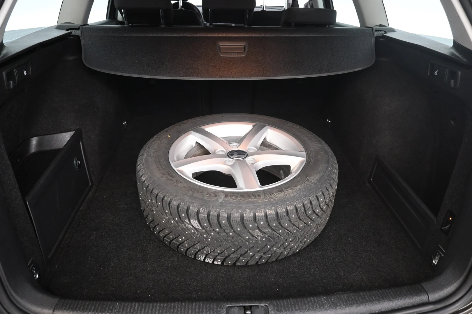 Car Image - LoJfefcC4VVdUdz2zeE6V