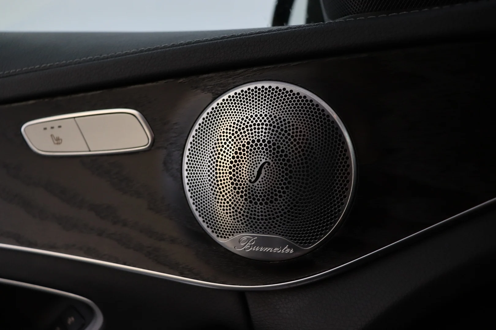 Car Image - 318NuSNwRrsaCdq3Gl6SQd