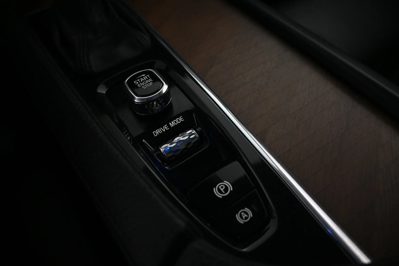 Car Image - aCcdcAkfromRvNpQ3EJvK