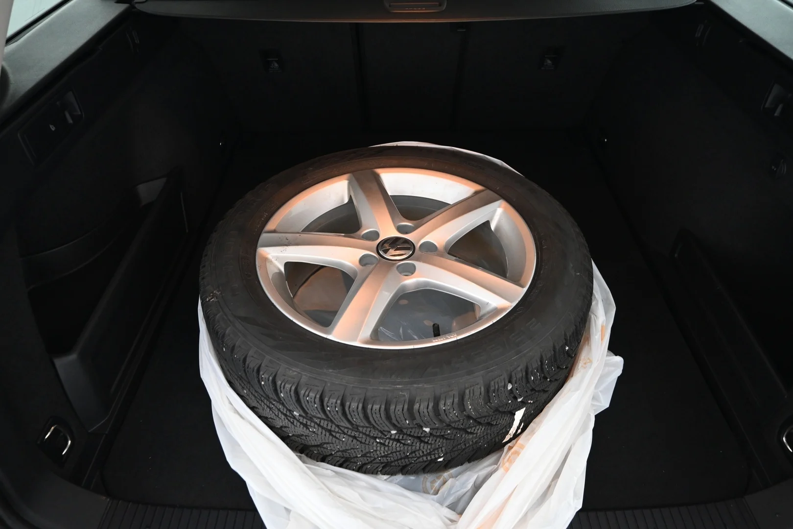 Car Image - nbXJkeKu6ZIWOc9JVsJer
