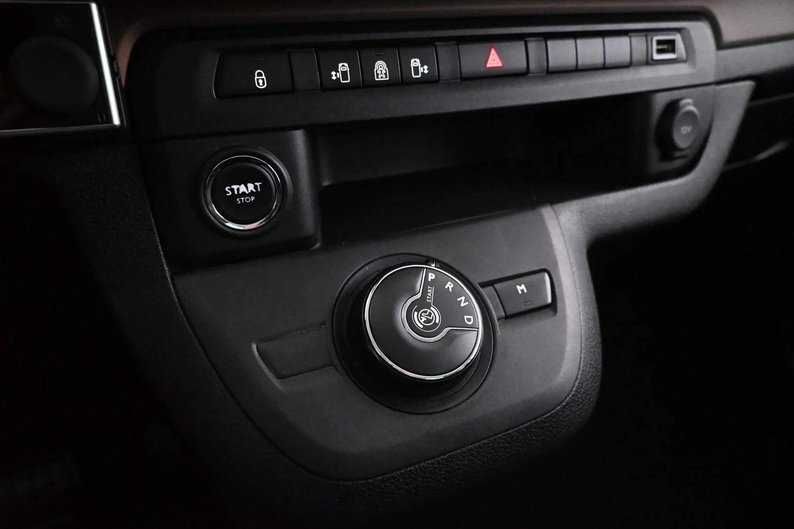 Car Image - 3iaCqEc7MrxJRVo2mOpnrD