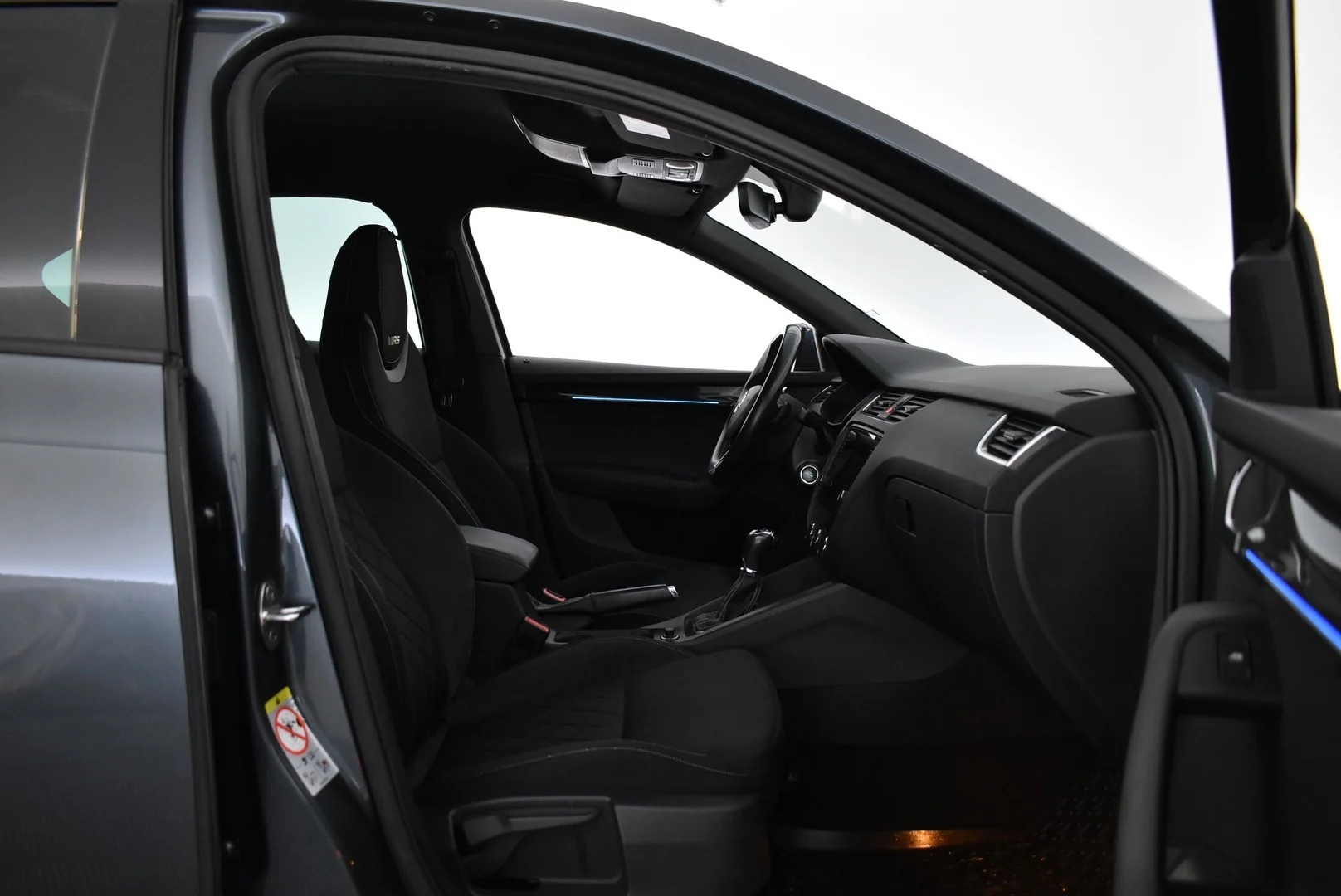 Car Image - 6oKzbfrQbooaz7rsUARz6u