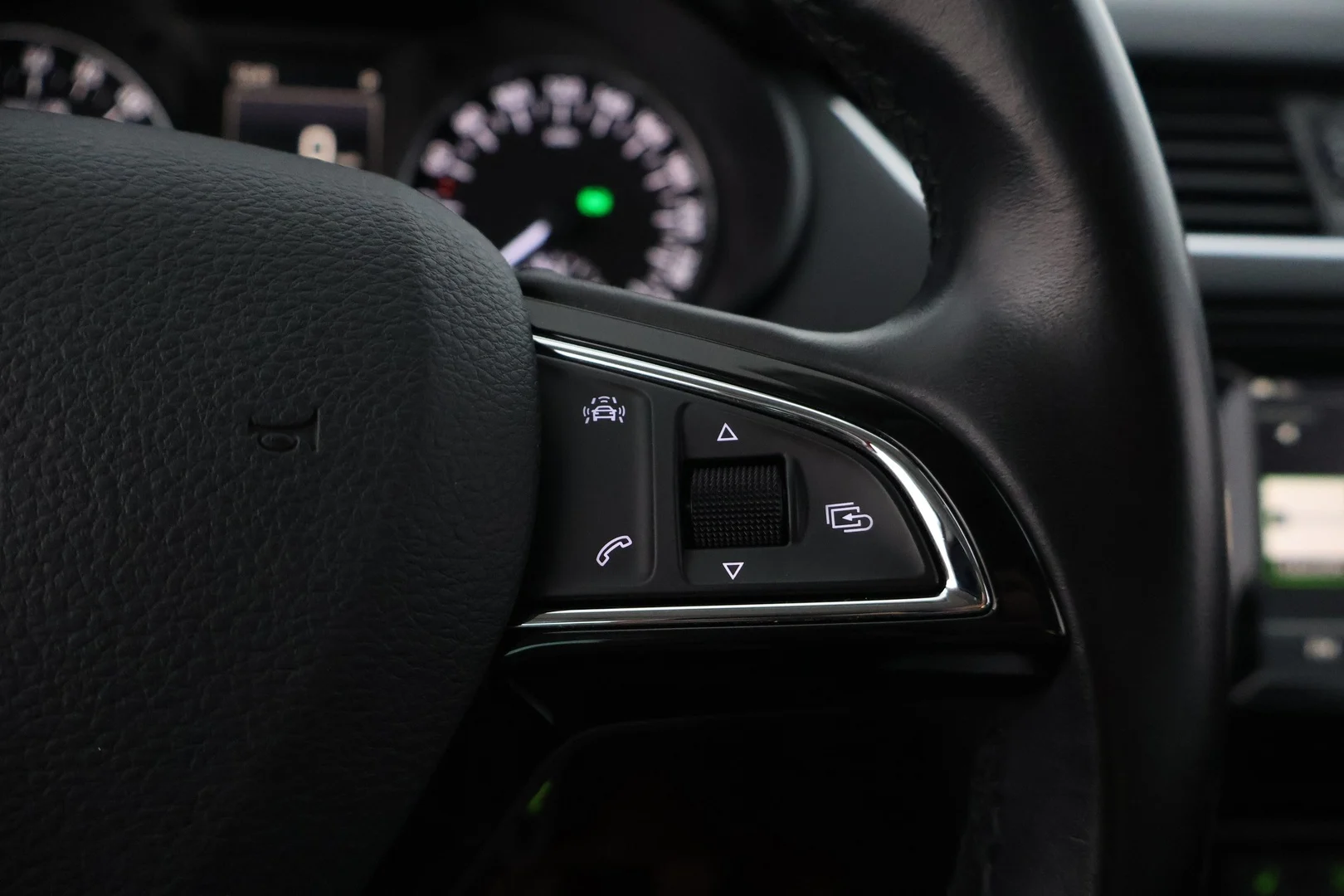 Car Image - f6SNOiyBoAk4qZKX2TGPc