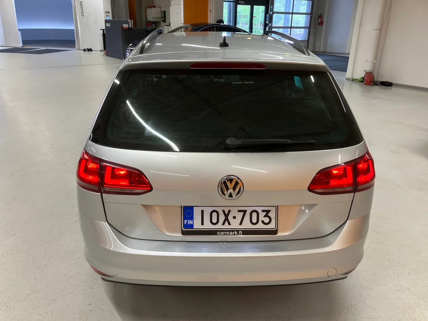 Car Image - VNEKYuxP5jlE6CrFzoi9t