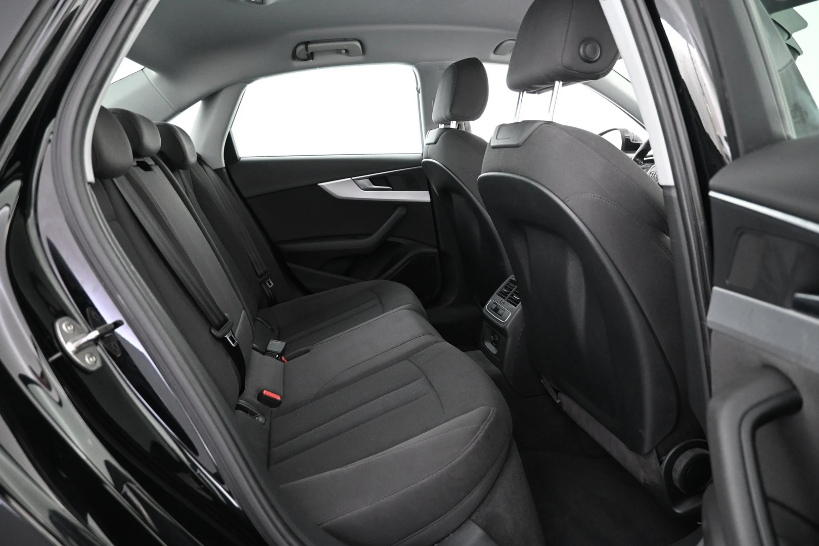 Car Image - 2Jcz7NfsbF37dwvrrnmKpz