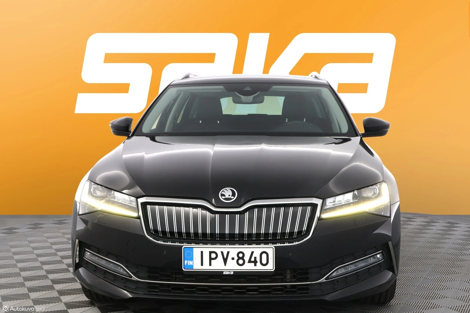 Car Image - zUvqFzreCXsyLiNV7CtkP