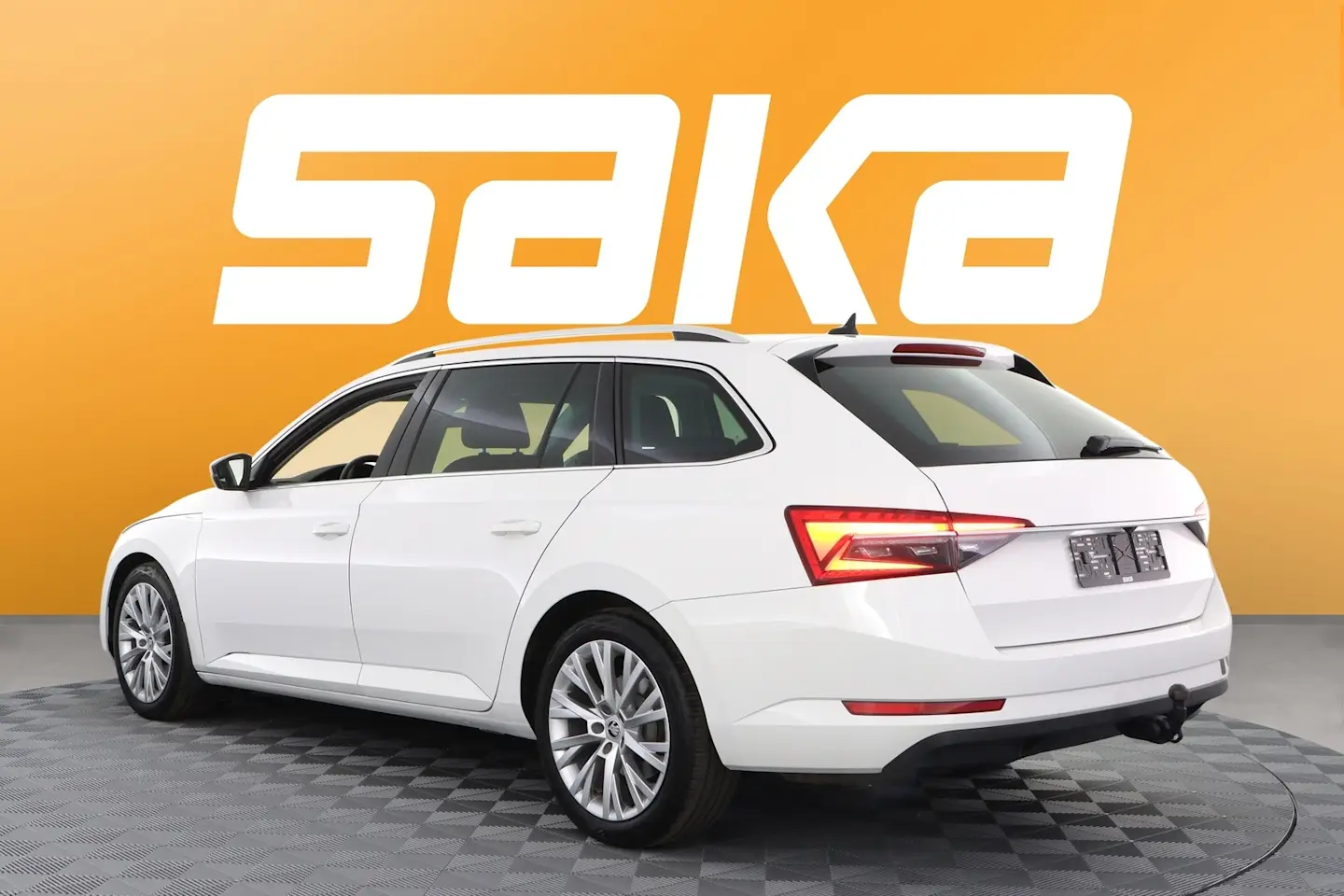 Car Image - 1hTWXRO9i0JH1CttTJJFt3