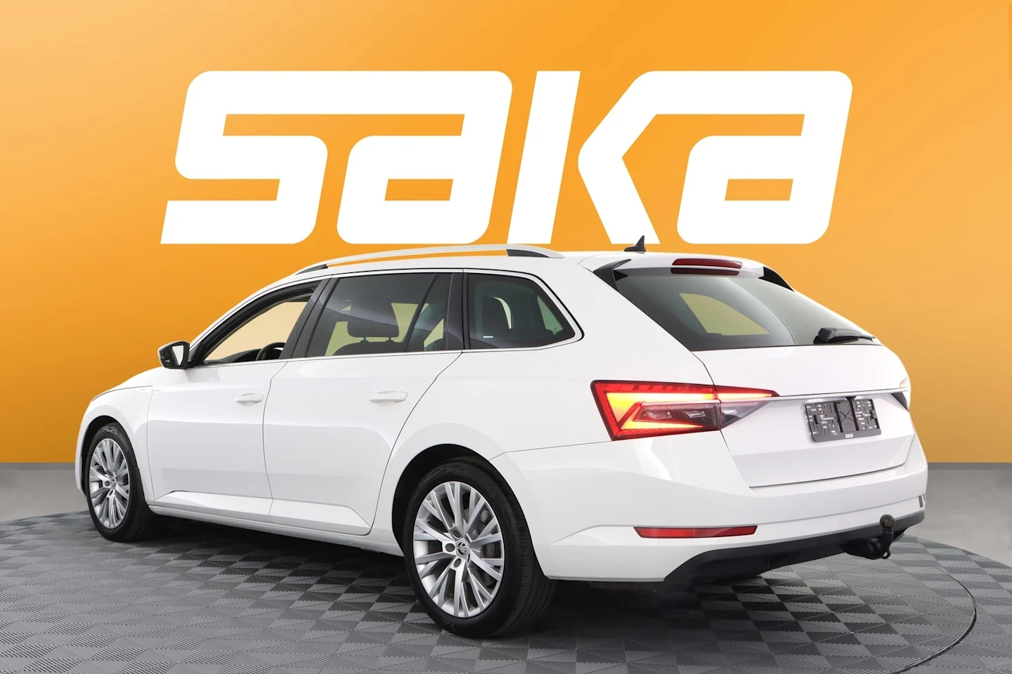 Car Image - 1hTWXRO9i0JH1CttTJJFt3