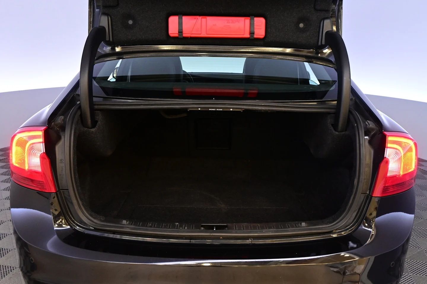 Car Image - 1H55PxkJiOo2zJN0CHLXNA