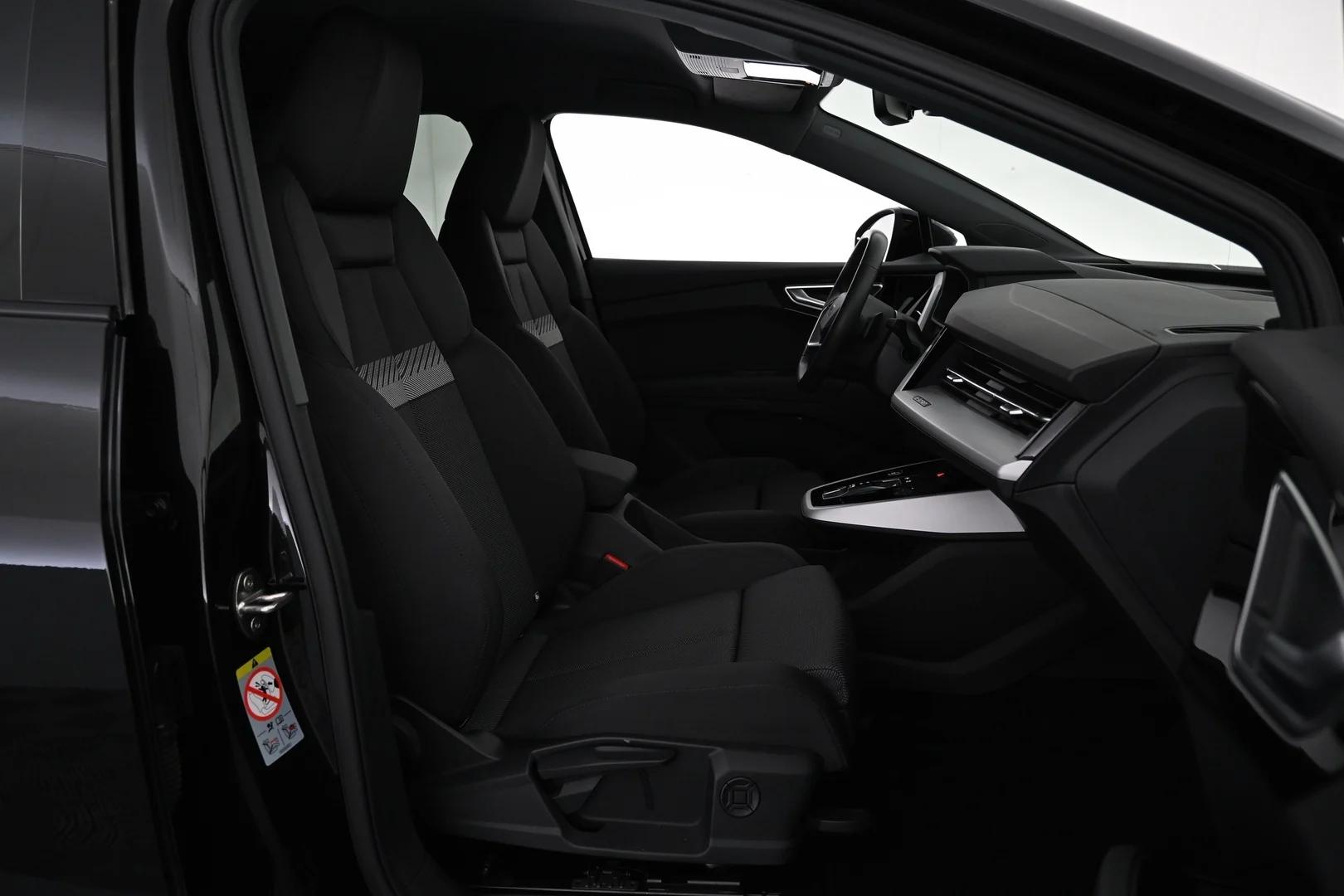 Car Image - PSUqrtPOkip80hH2xefmo