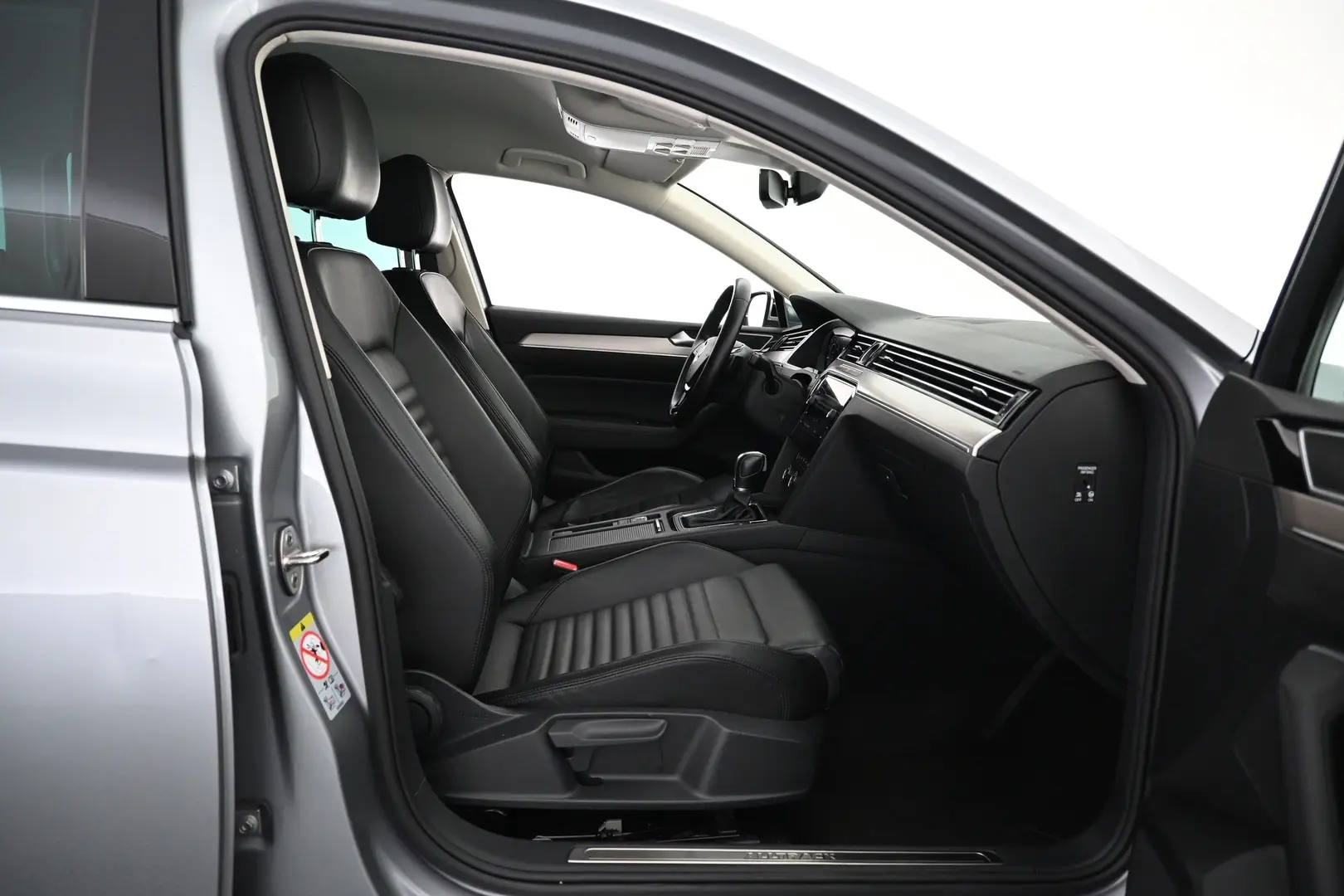 Car Image - 4MZi0NE4h3KdCmNKRxlbQt