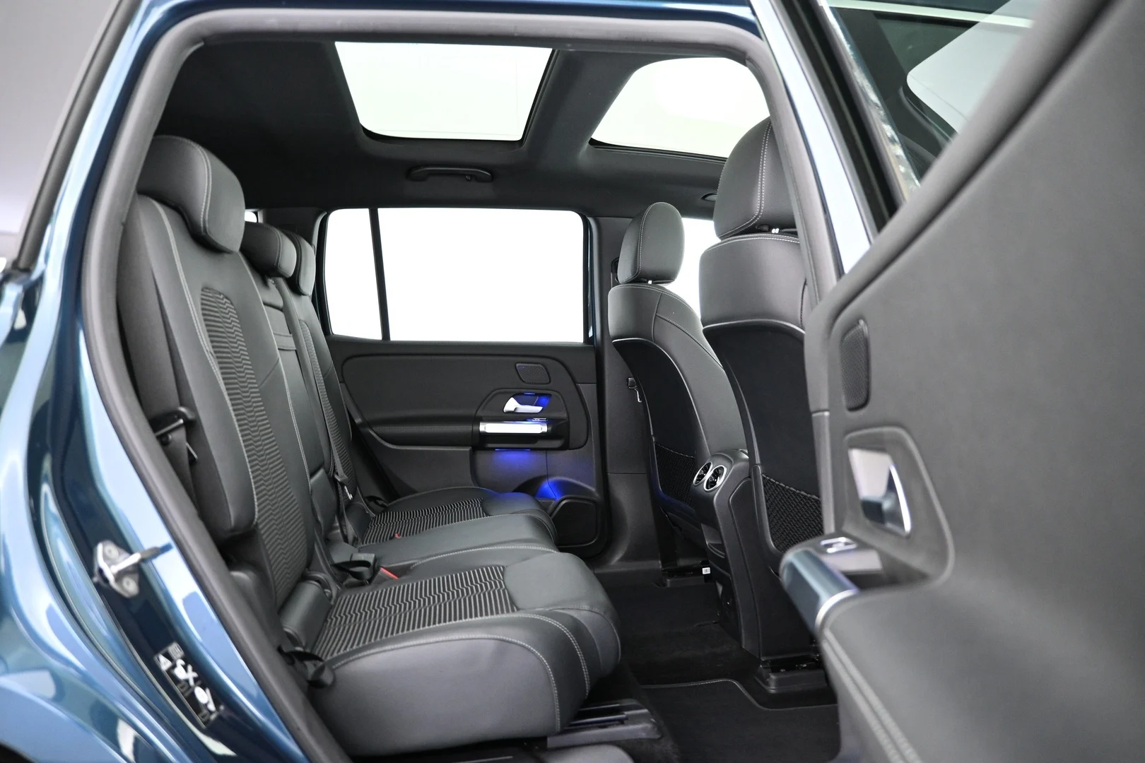 Car Image - 1iQSBJdYqNih1xdcP6XMuL