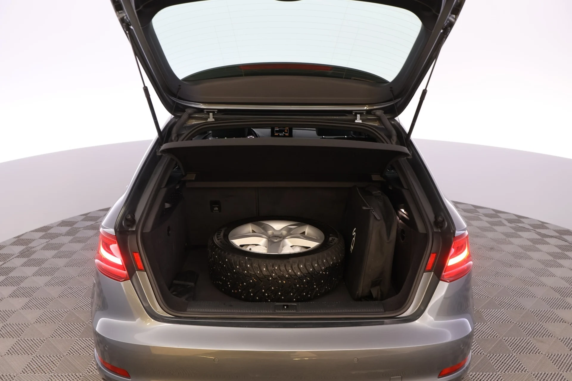 Car Image - 6jXDHOdEFJfKyHLxePbjDP