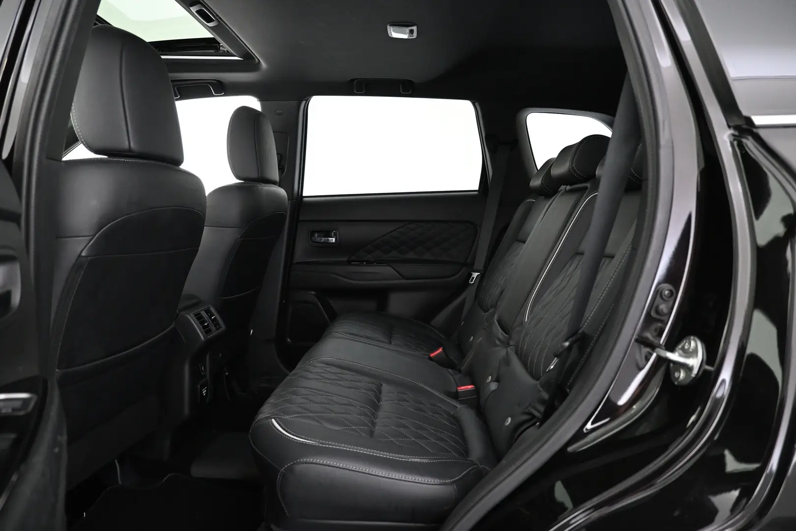 Car Image - 6tWU7S8DeqnNdLuAu69yJM