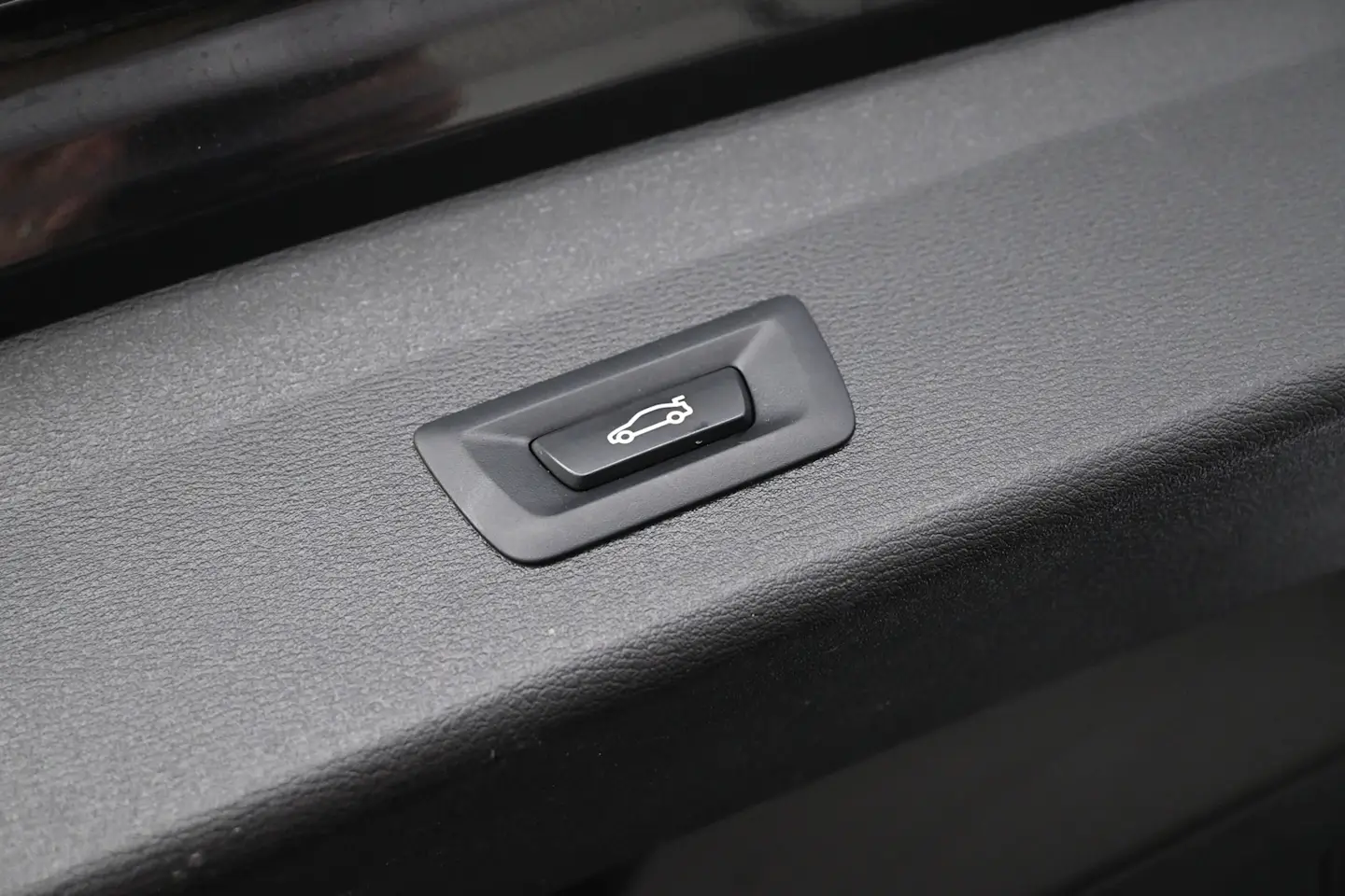 Car Image - 5udx5uuP4a9roQSjRiCfJF