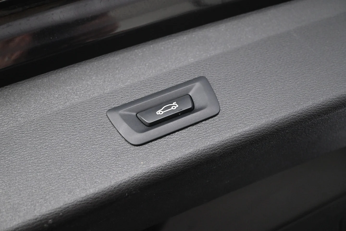 Car Image - 5udx5uuP4a9roQSjRiCfJF