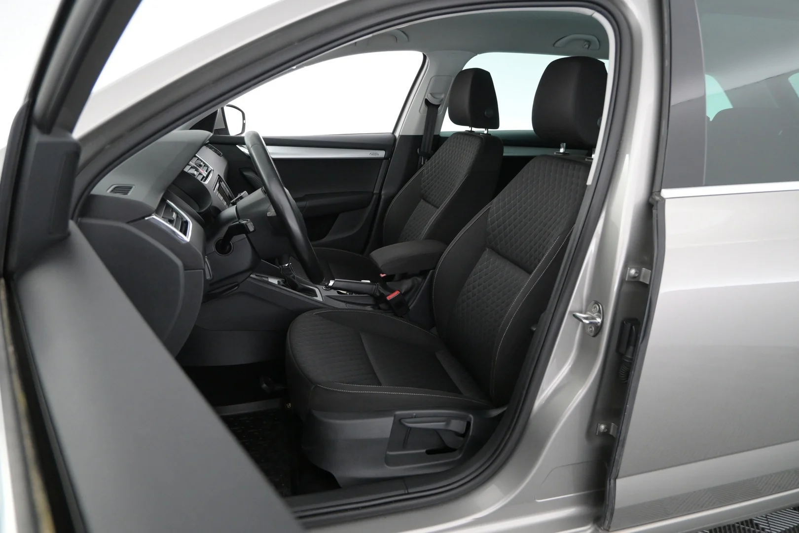 Car Image - 5zYbDNDDCzCe2qiX7MGo1Y