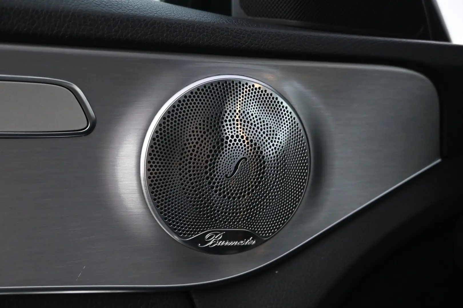 Car Image - 4IMvzRar0qPyUpGA6Ip293