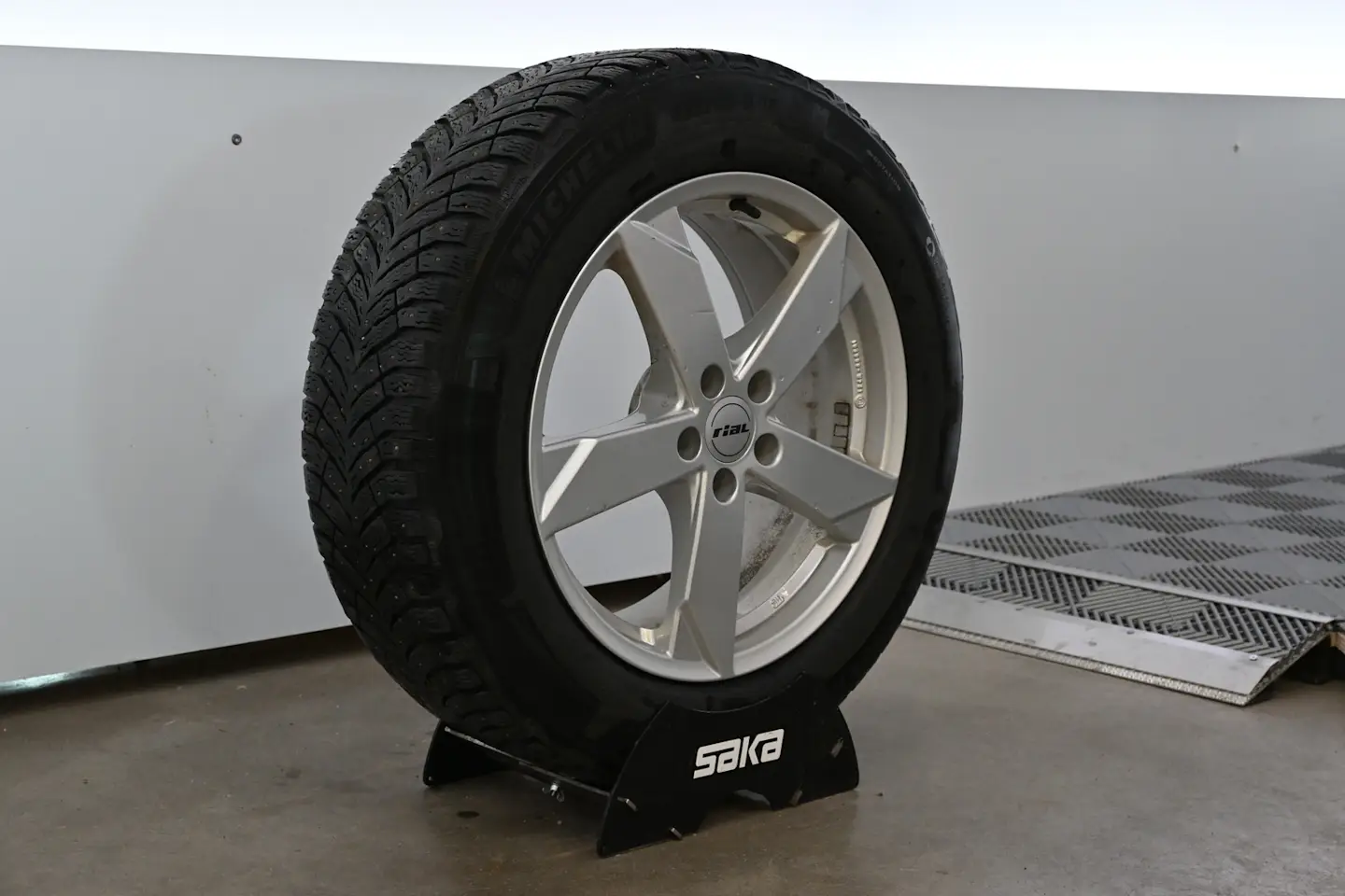 Car Image - m2boAQbSxQxH1pFwrENaH