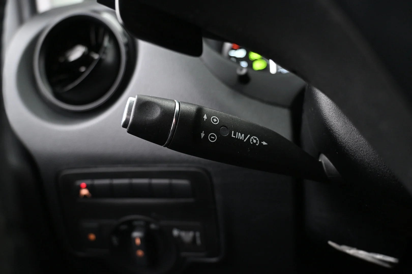 Car Image - 2XNOn2KBri4UKZchyCXeqI