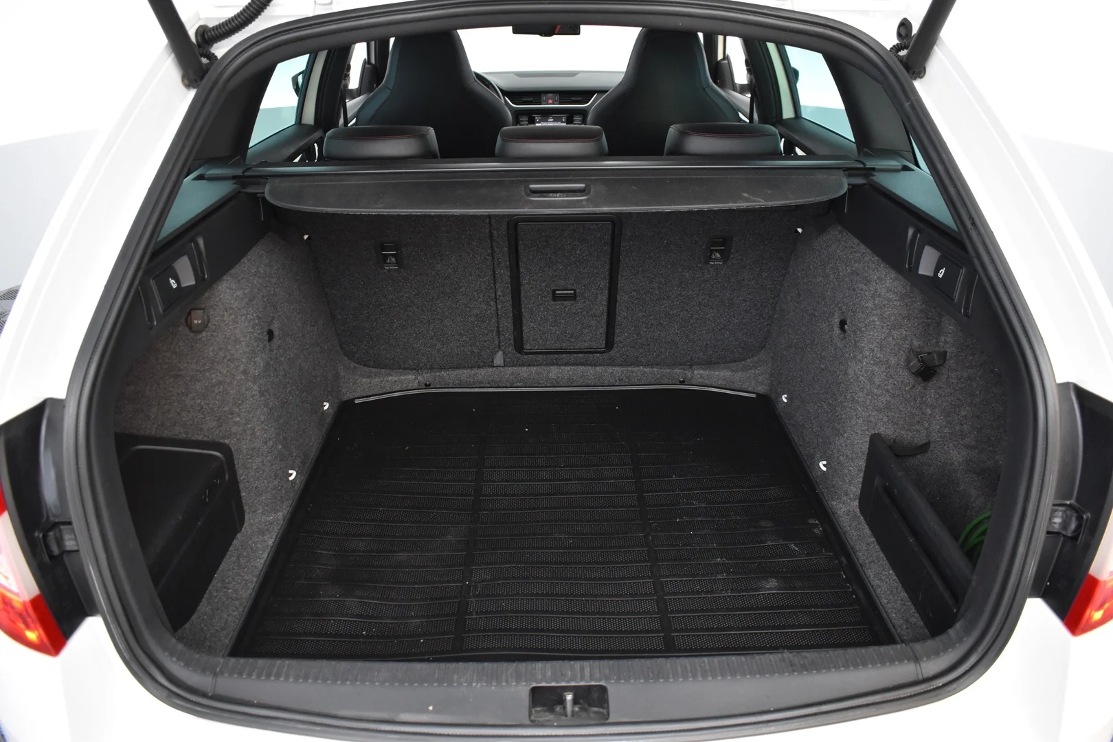 Car Image - 4qOYpgaHvDrwNu5xMOXfRt