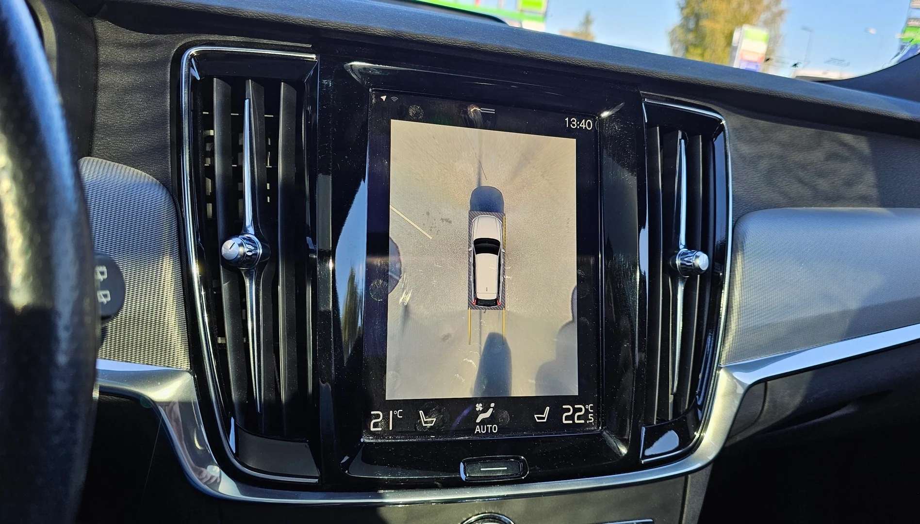 Car Image - 2Tpot4M4X83dtiGQxmoOHZ