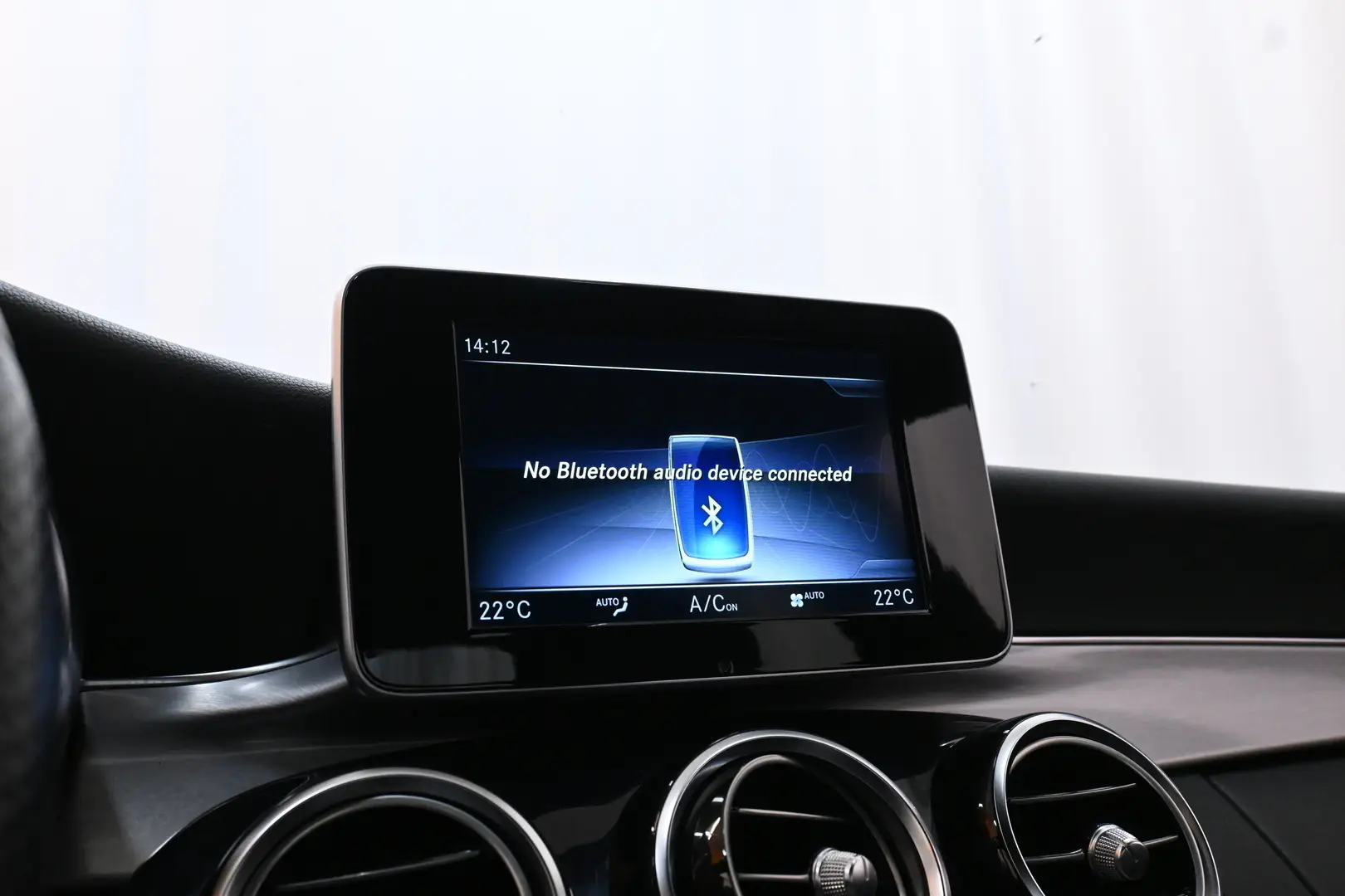 Car Image - 6oa2PnSgcKn8XiIgQU6WJO