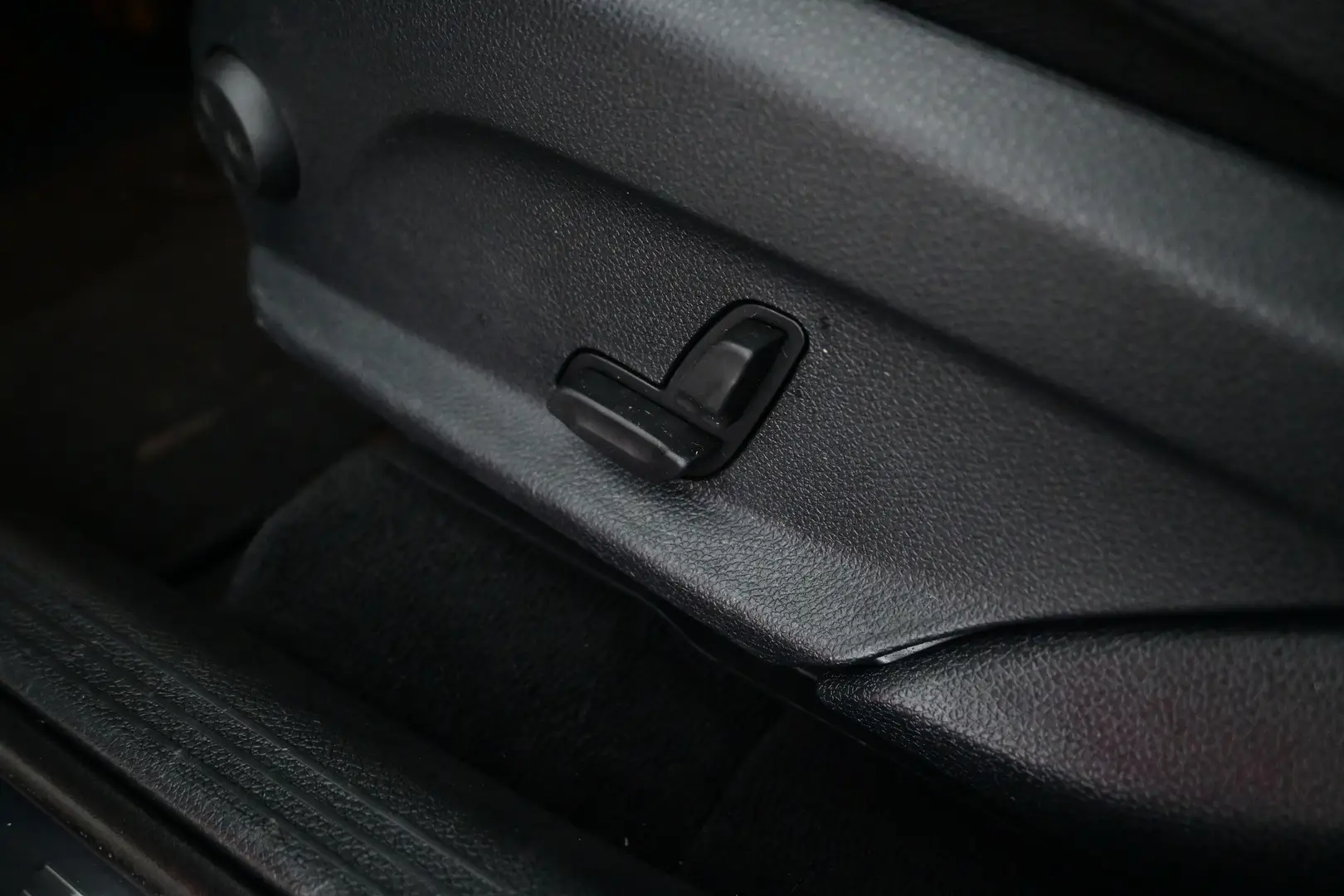Car Image - 7gIsmEf8VJzSLnhzWmwxeb