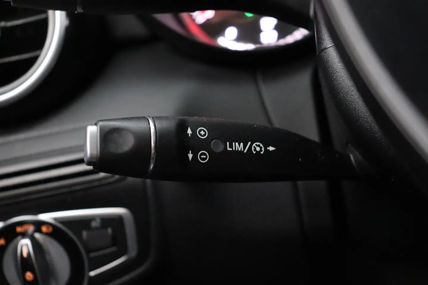 Car Image - 4KqVovLujRbjfX7Gs6iTWQ