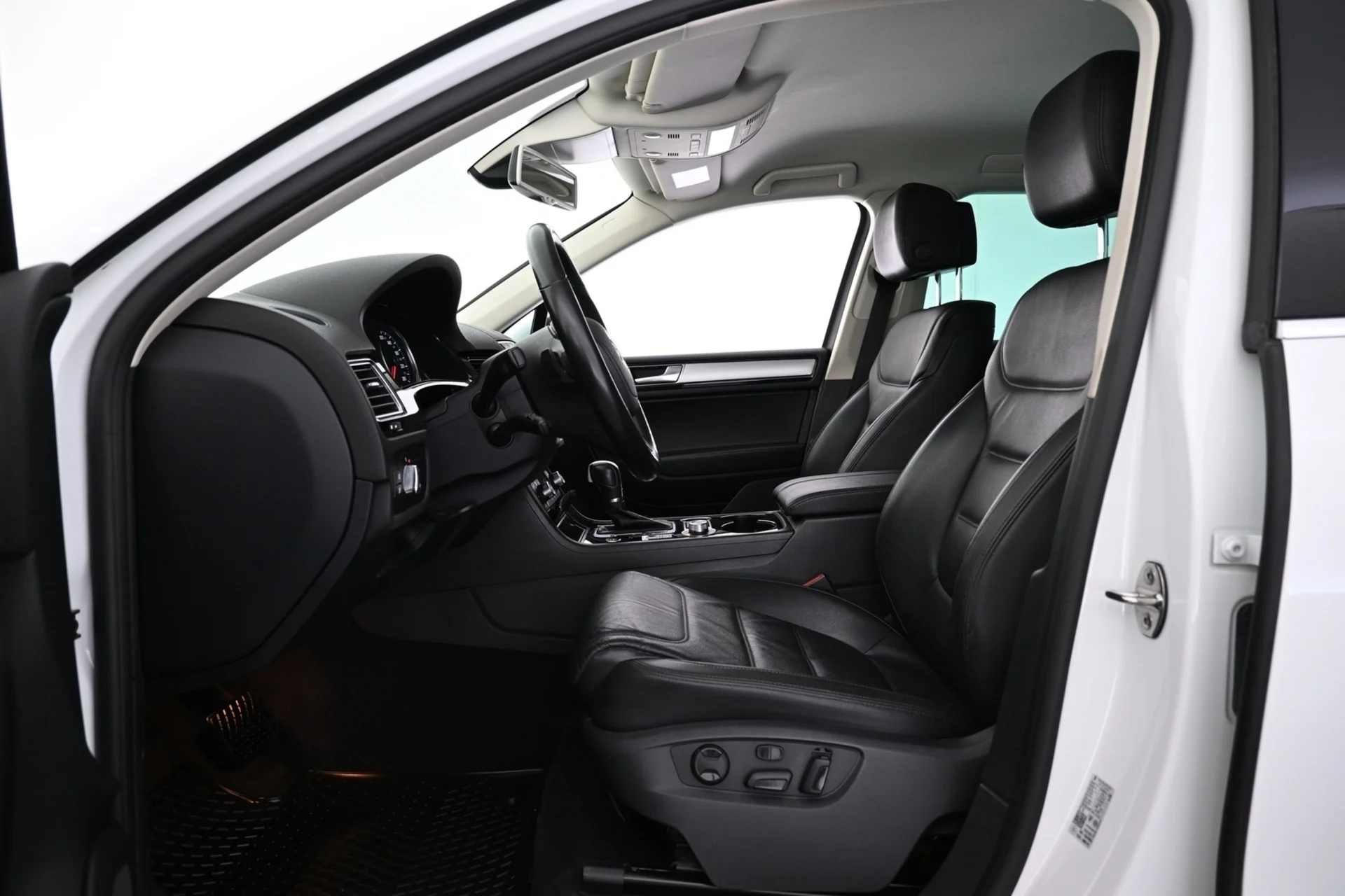 Car Image - FvbSkWF4LG5i8XOD9KfnE