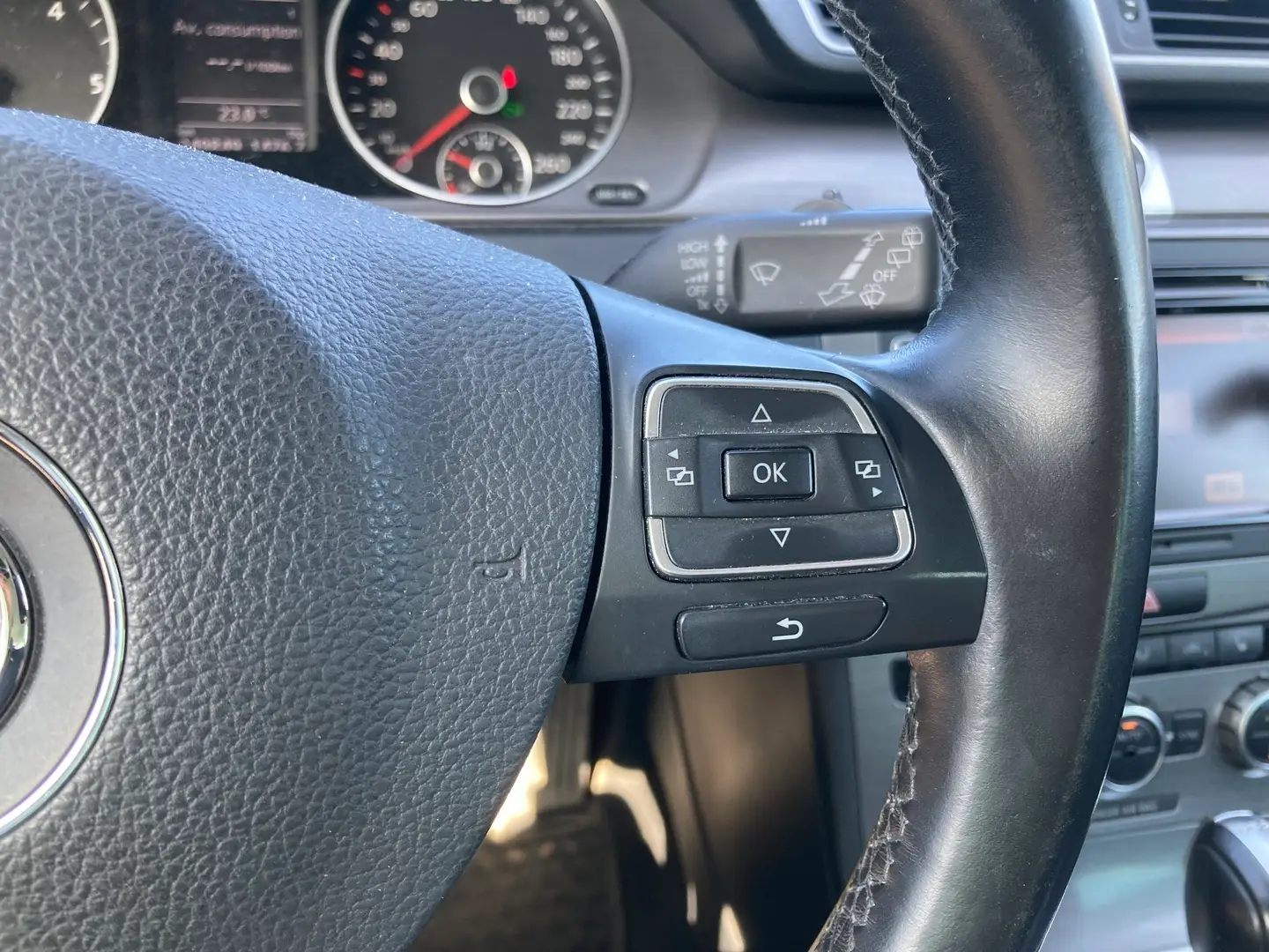 Car Image - 1UUorSsv9c4vHYqZIWL8kI