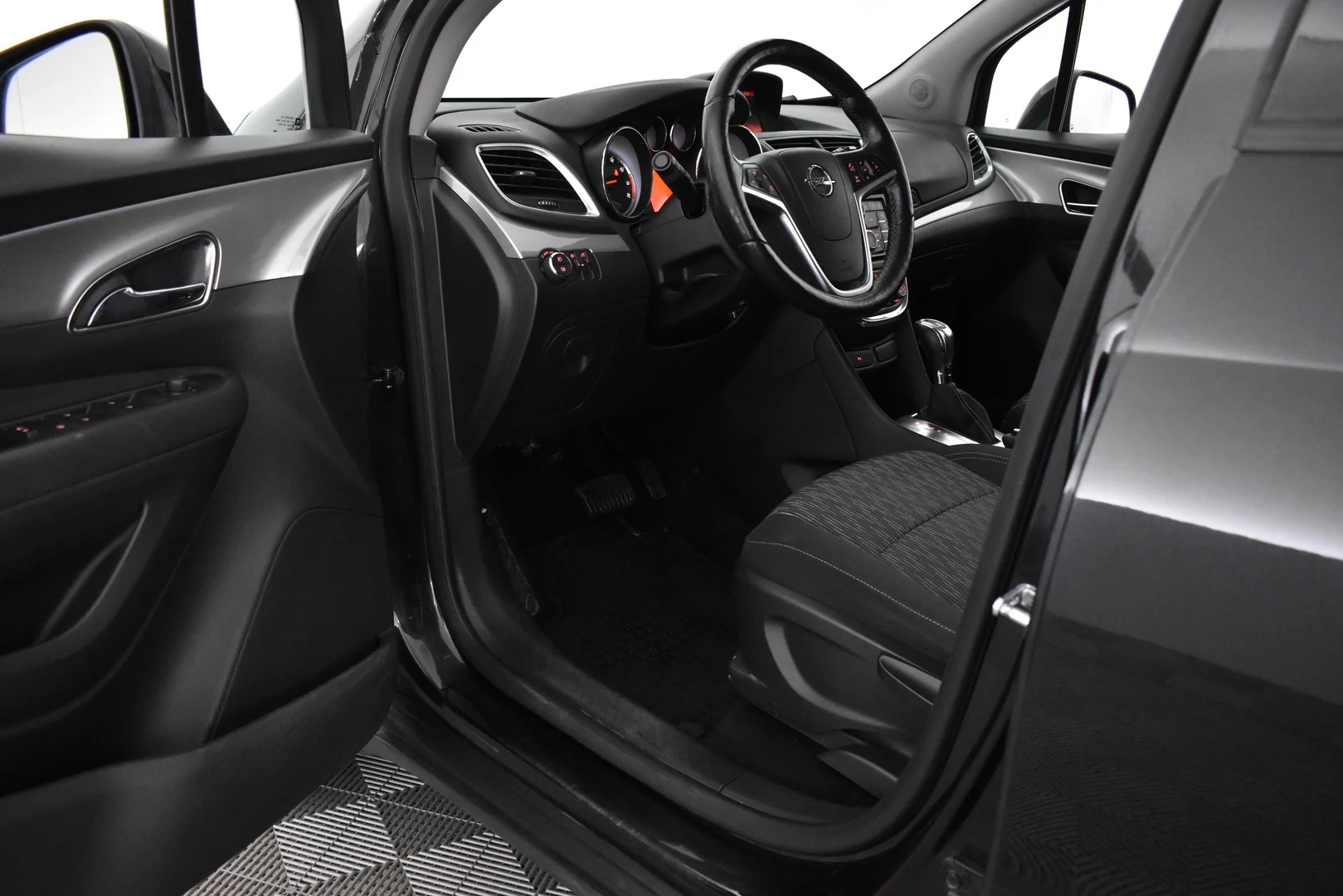 Car Image - 5ZixtYu4hYCMrUd88LiMX5