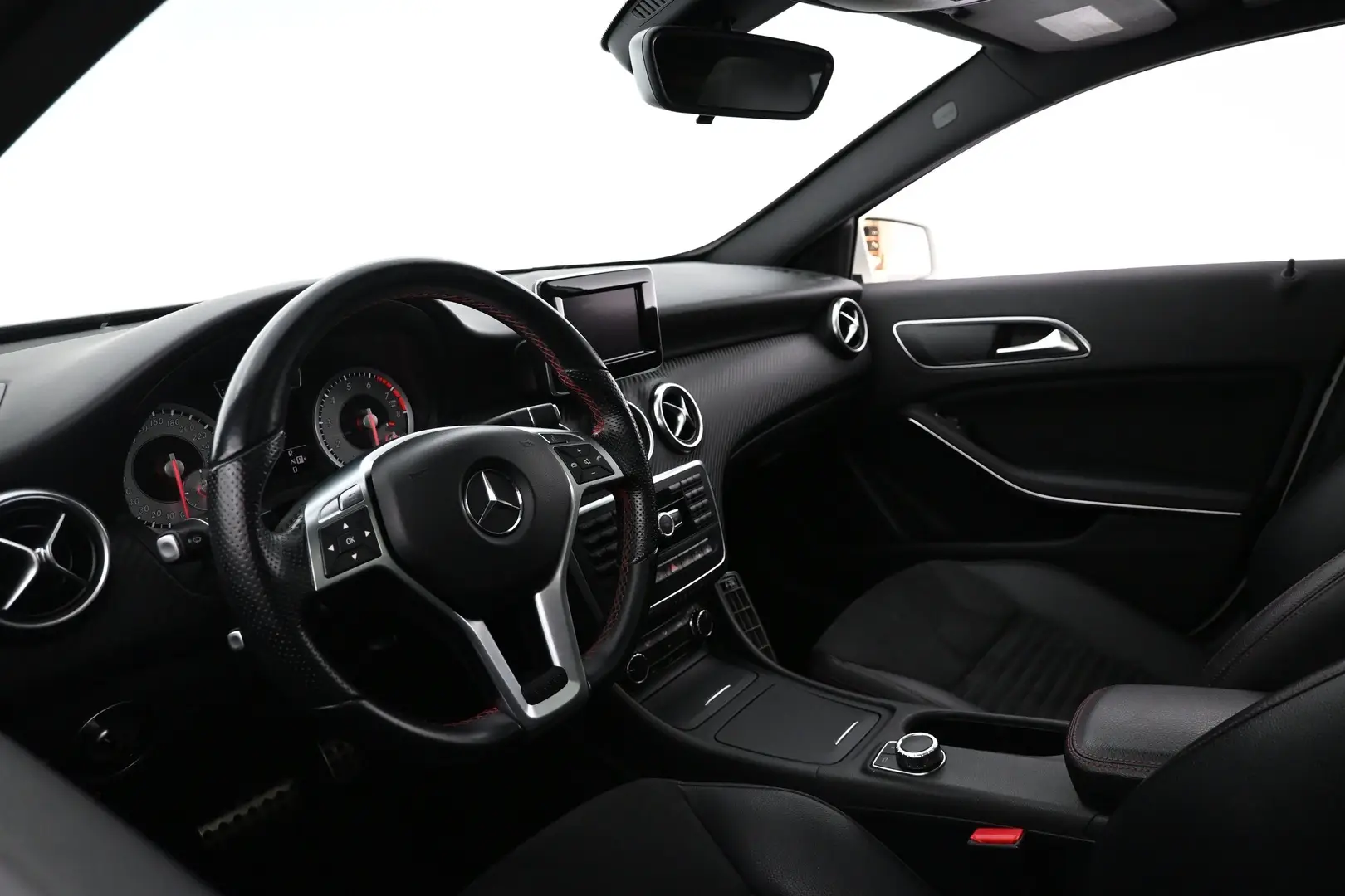 Car Image - CdHWxLMcfTzgBgPoOFqo9