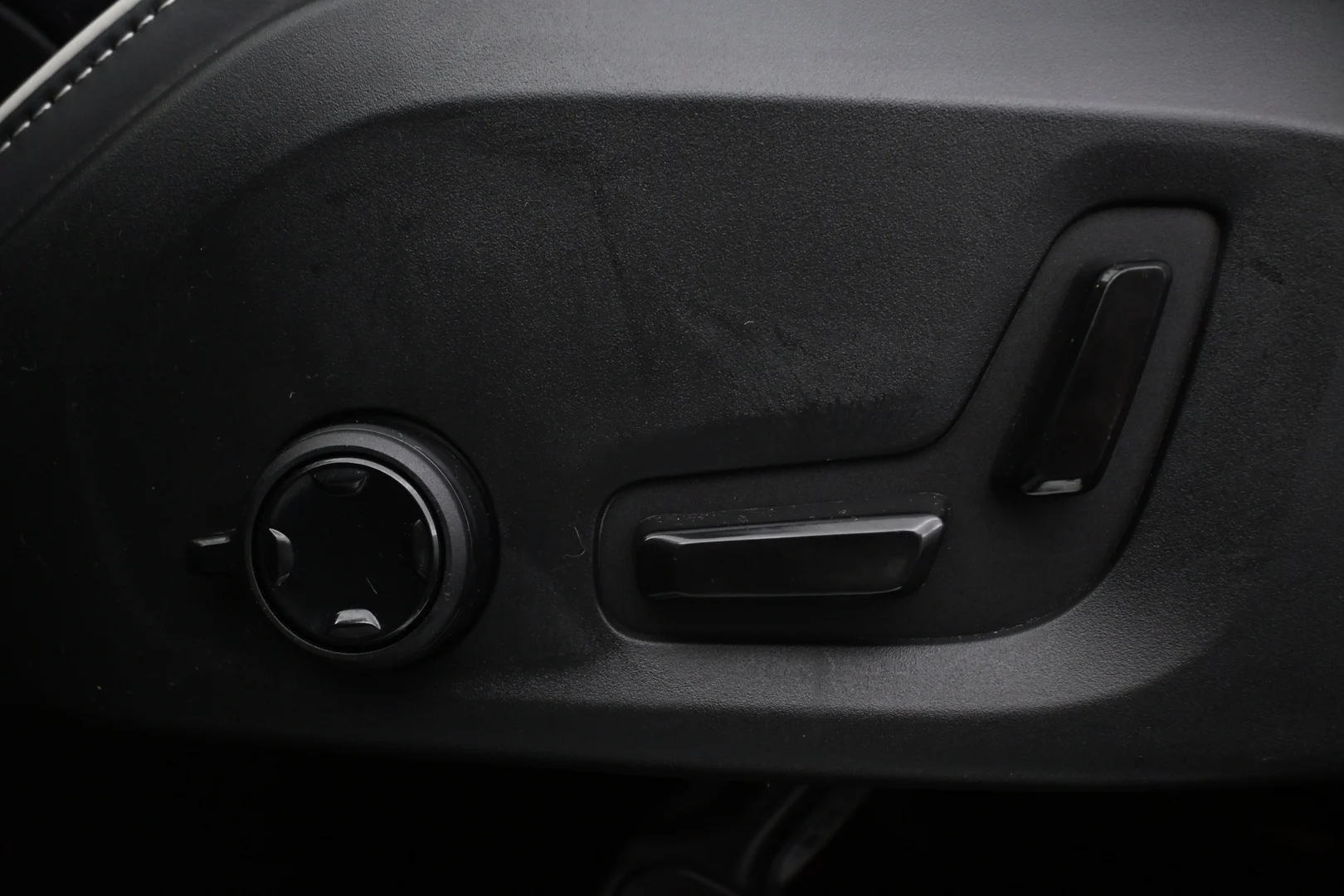 Car Image - 4MB6D1kKajtsFz38G81ih3