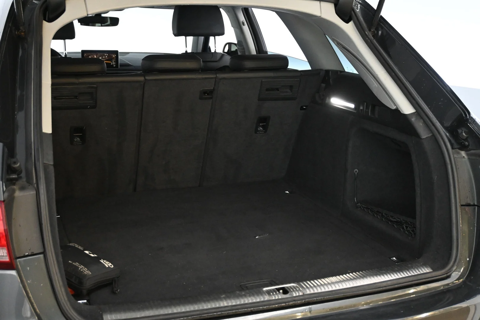 Car Image - 1YOdjLYm40KUFnFl4Q8UJx