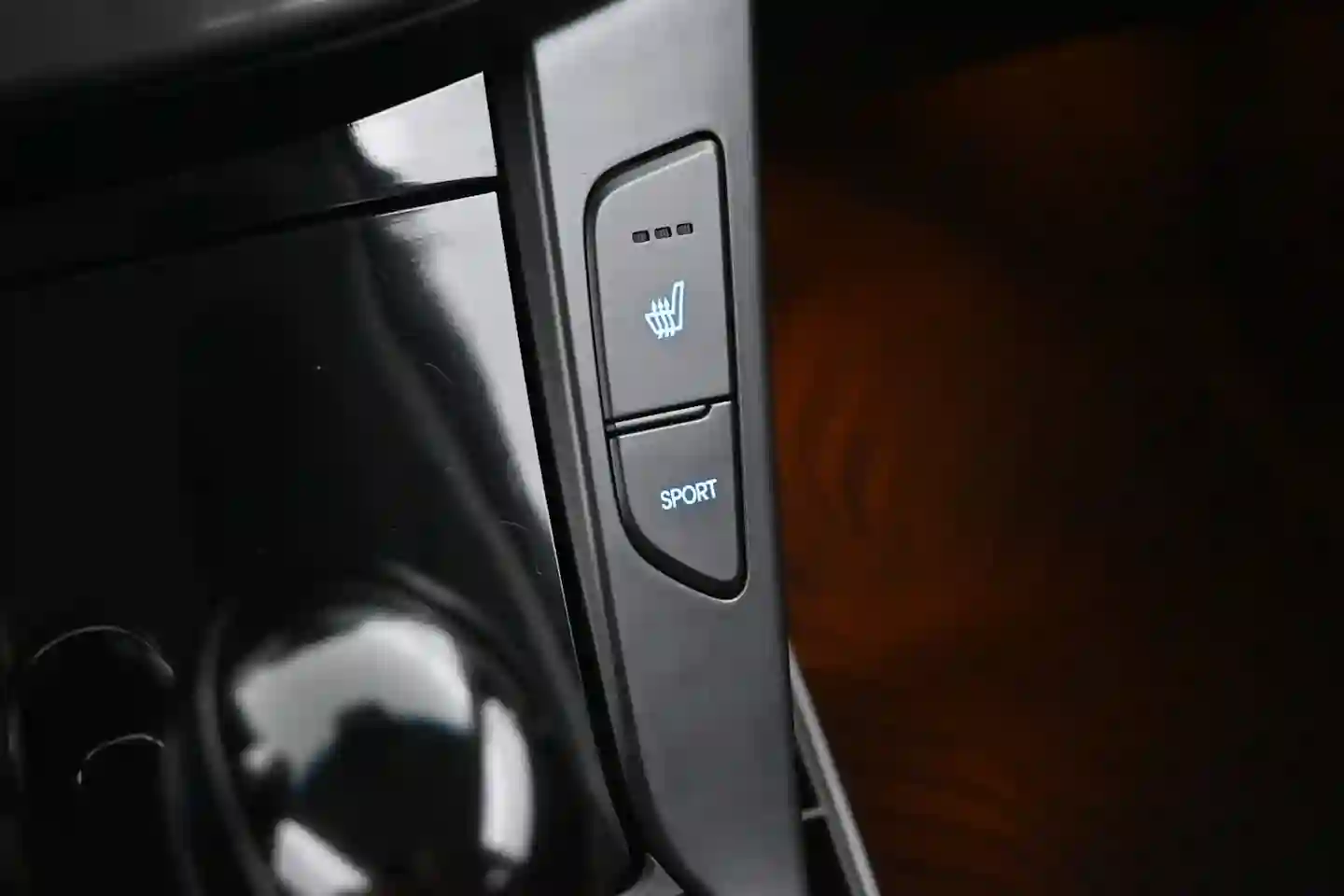 Car Image - 67lDgxFYsF8c4OdE6o2lP5