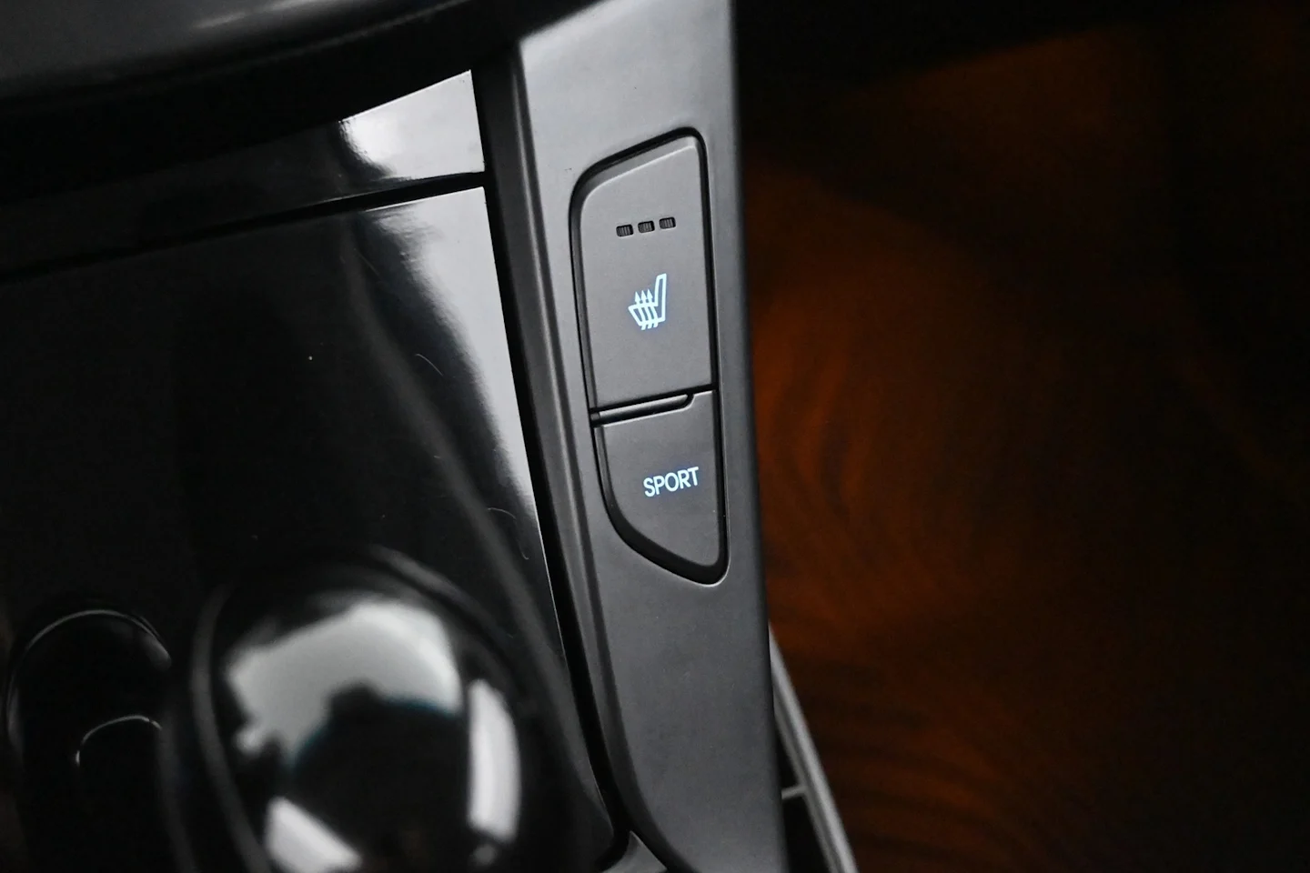 Car Image - 67lDgxFYsF8c4OdE6o2lP5