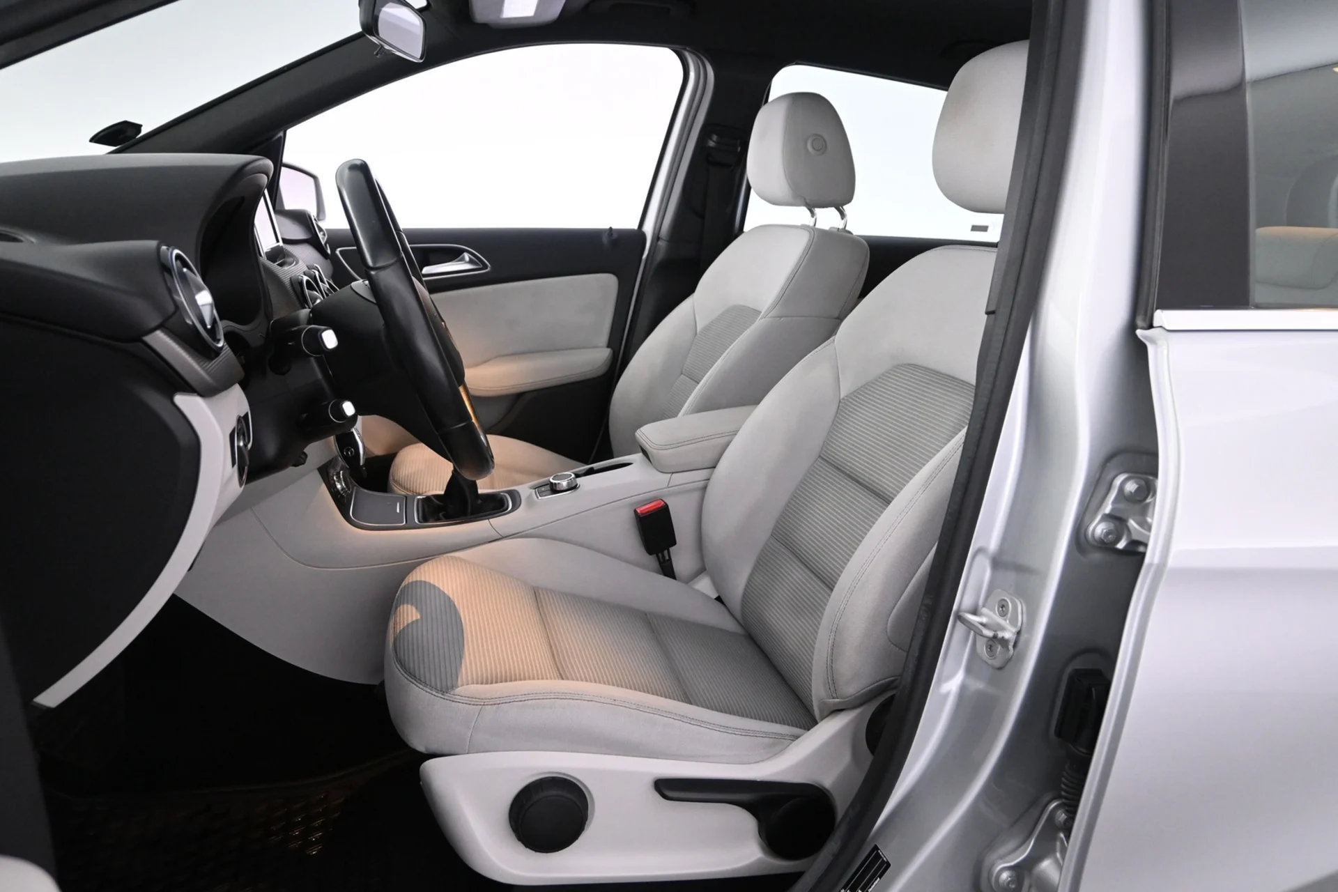 Car Image - 5DZvjDC3LMdWPYxJFfM13N