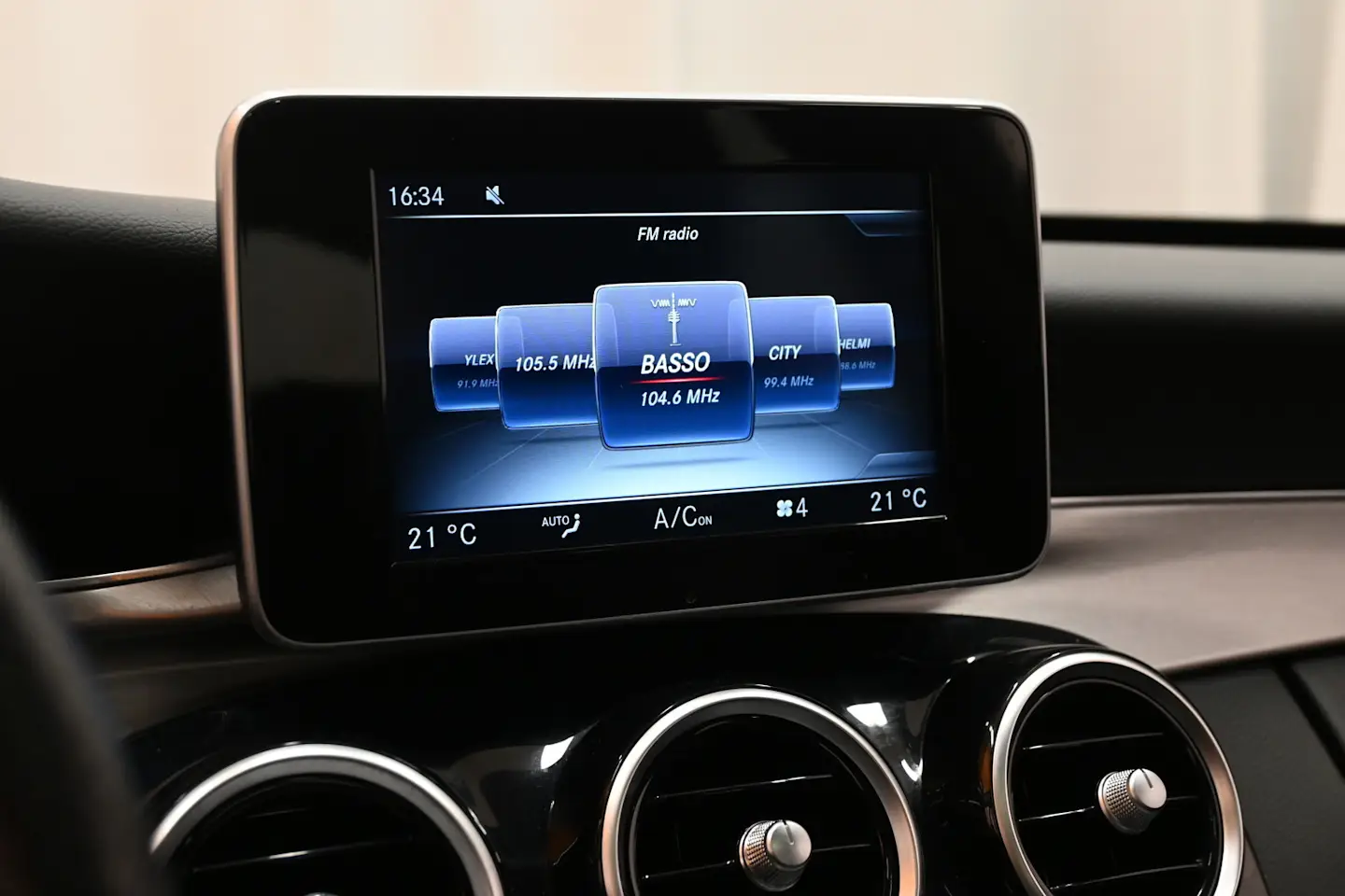 Car Image - 6ZaJxWx38sQ8SF7plGMylf